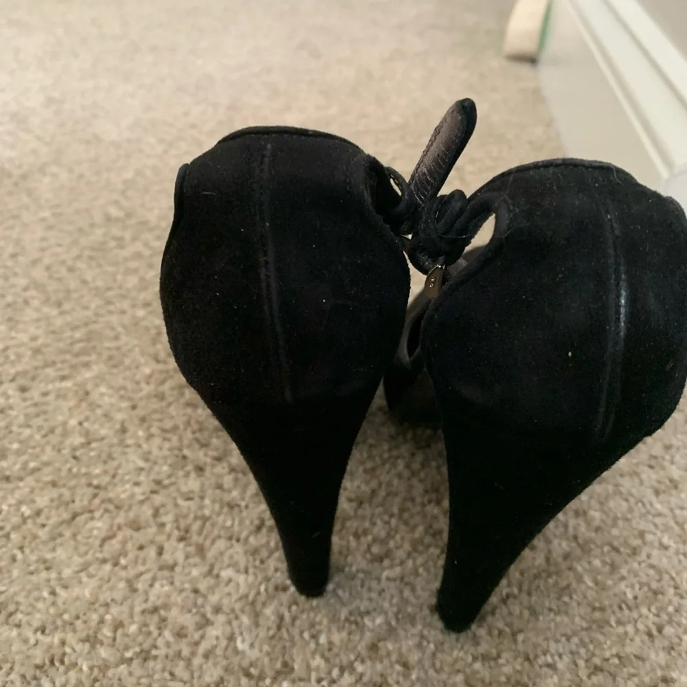 Prada Black Heels Sleek Minimalist Design - Picture 3 of 5